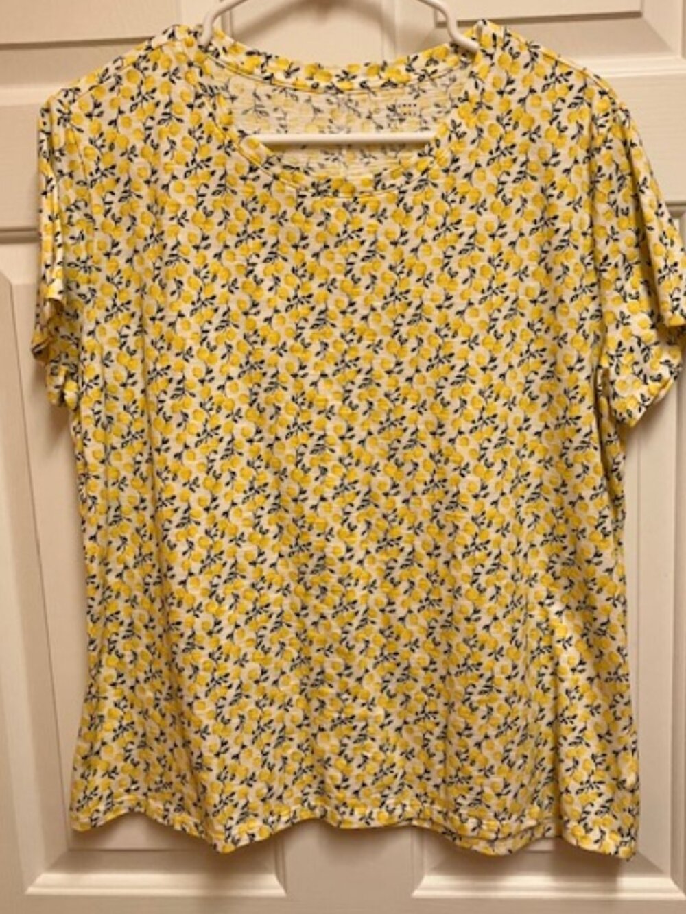 Lauren Conrad (Kohls) lemon top NWOT